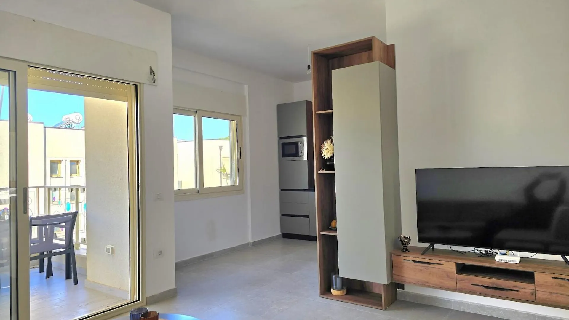 Staycation Goals Bright & Breezy Apartment Polisi i Vogel 0*,