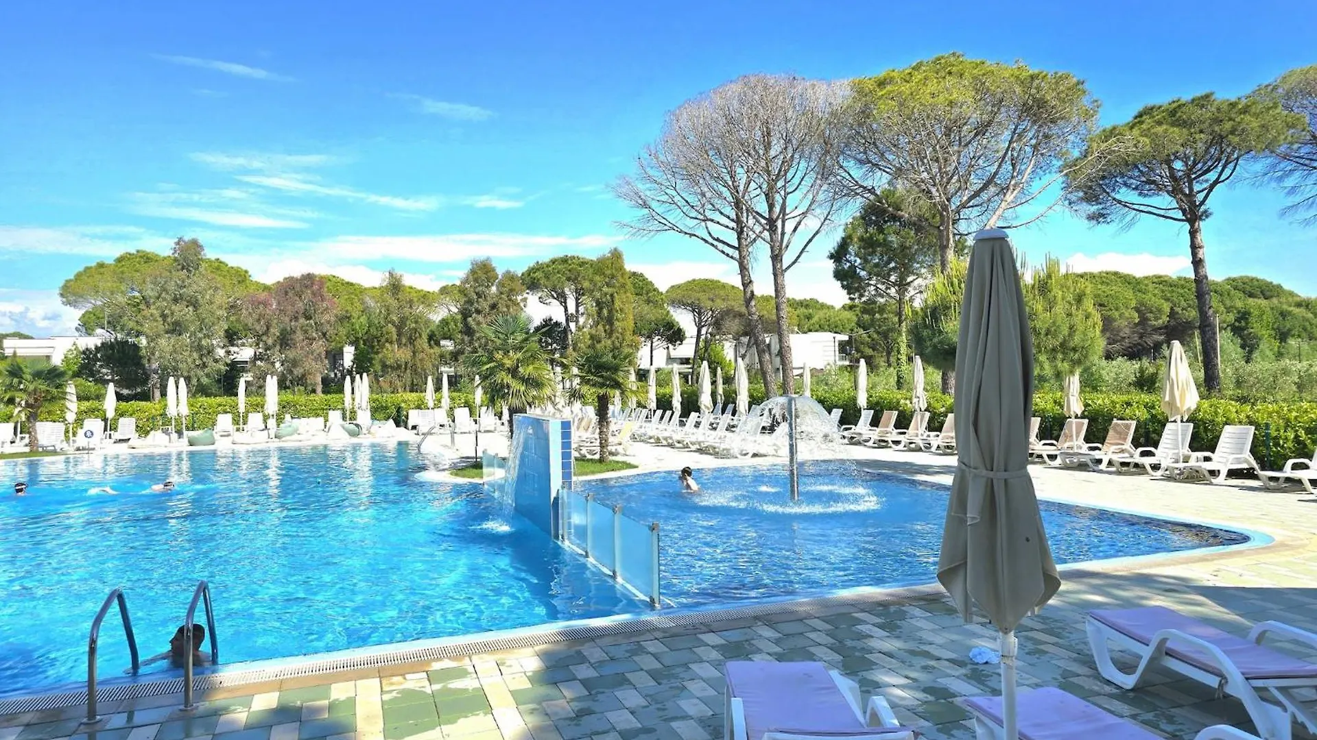 Staycation Goals Bright & Breezy Apartment Polisi i Vogel